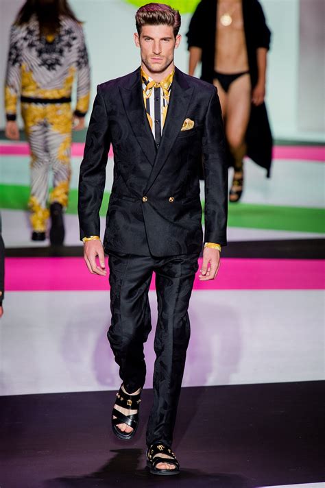 abiti uomo eleganti versace|Gianni Versace: abiti, camicie, giacche e pantaloni da uomo su .